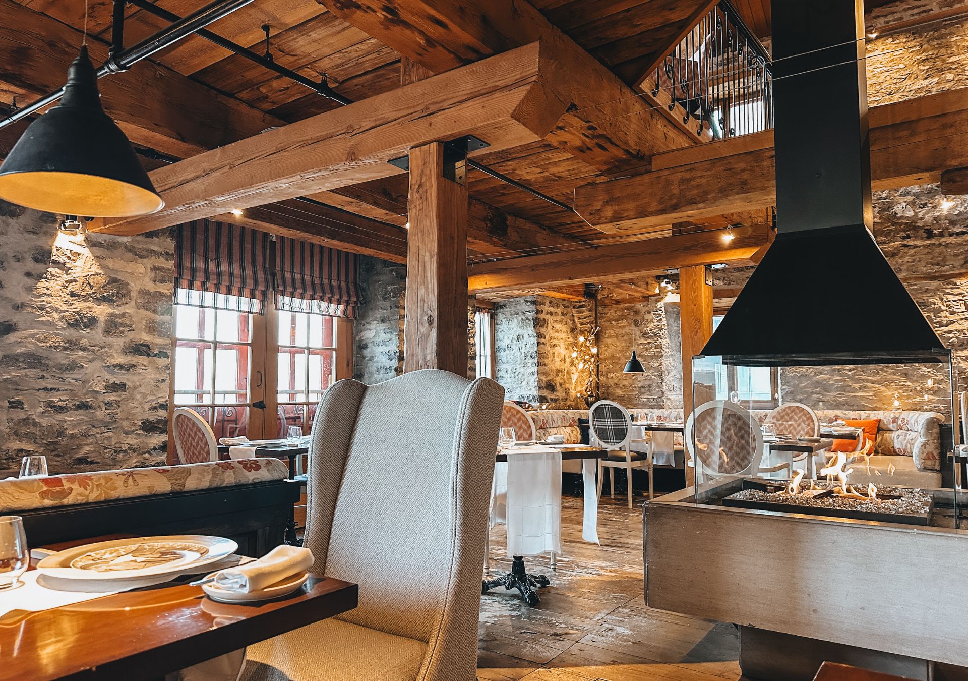 Dining room at Chez Muffy in Auberge Saint-Antoine